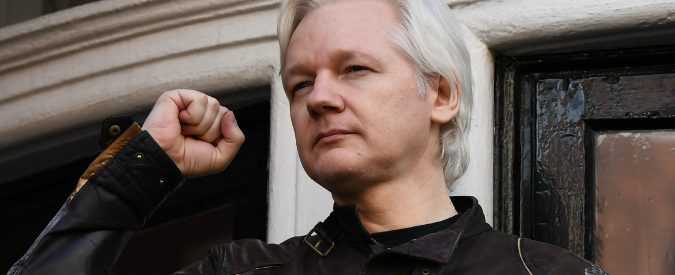 Caso Assange, il presidente ecuadoriano: "Voleva creare centro di spionaggio in ambasciata"