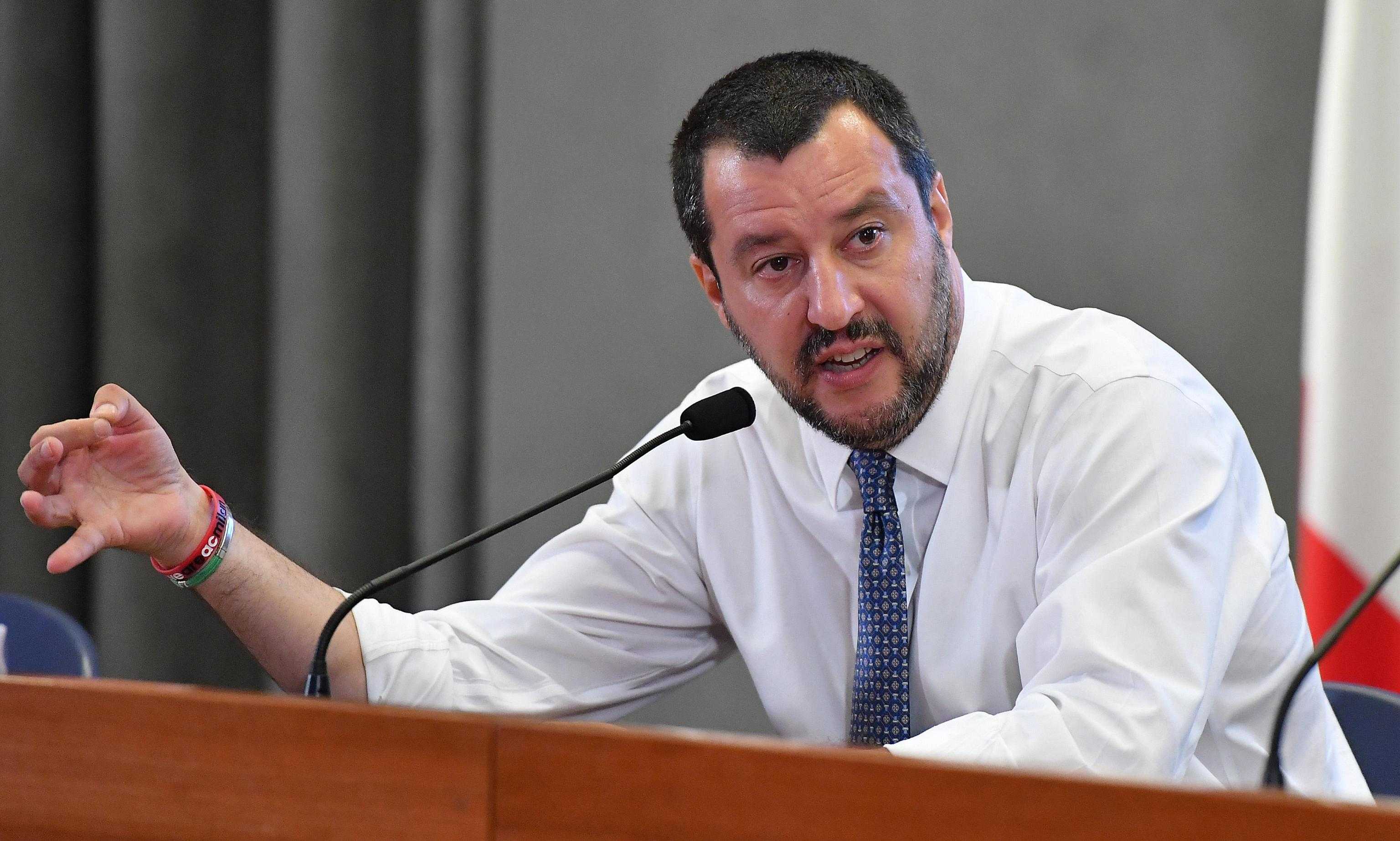 Migranti: Salvini, su sbarchi decido io "Libia  lavoriamo per la pace"