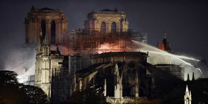 Emmanuel Macron: Notre-Dame de Paris, 5 anni per ricostruirla