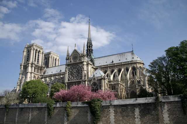 Parigi: ricostruiamo Notre-Dame