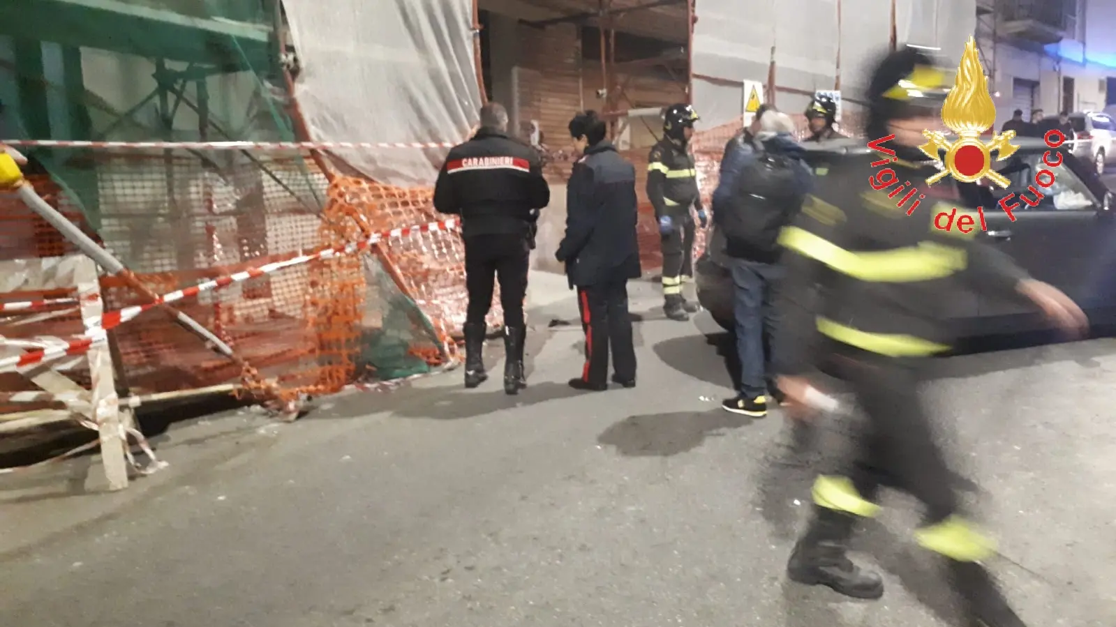 Catanzaro, causa incidente, Via Nuova Bellavista chiusa al transito, intervento dei VVF