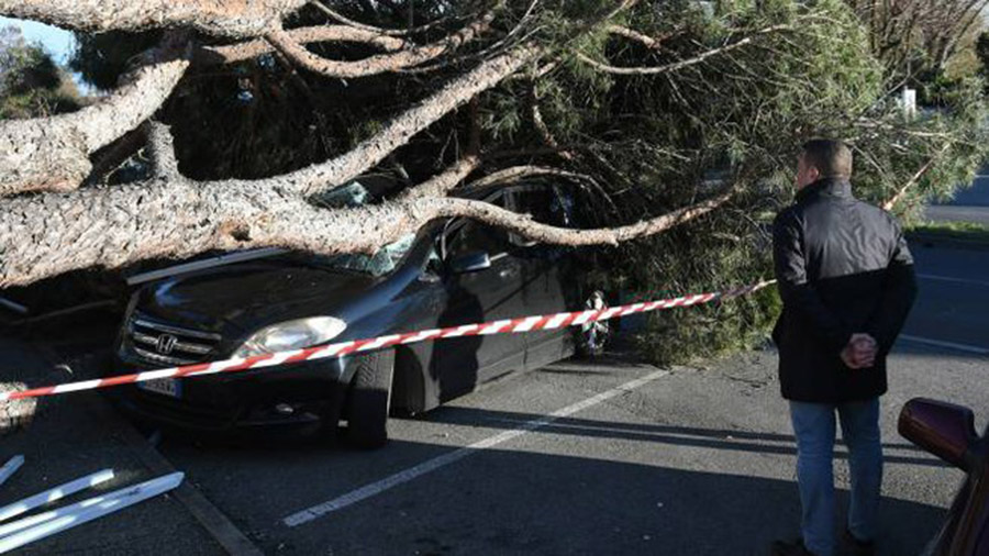 Meteo: Protezione Civile, venti con raffiche fino a burrasca, previsioni su Nord, Centro e Sud