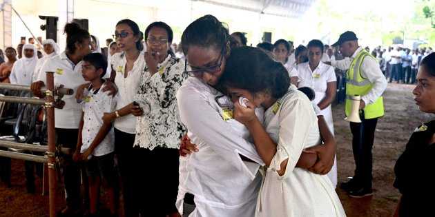 Sri Lanka, sale a 359 il numero delle vittime: l’Isis rivendica gli attacchi