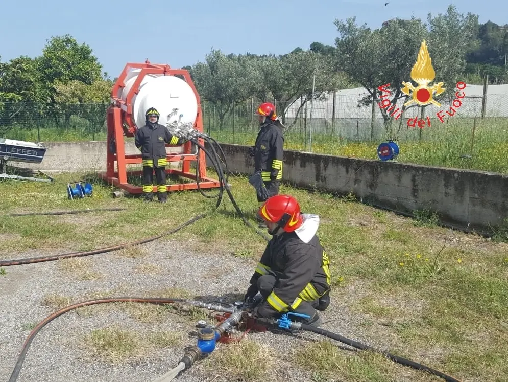 Catanzaro, i VVF sempre in esercitazione, intervento simulazione cisterna in fiamme