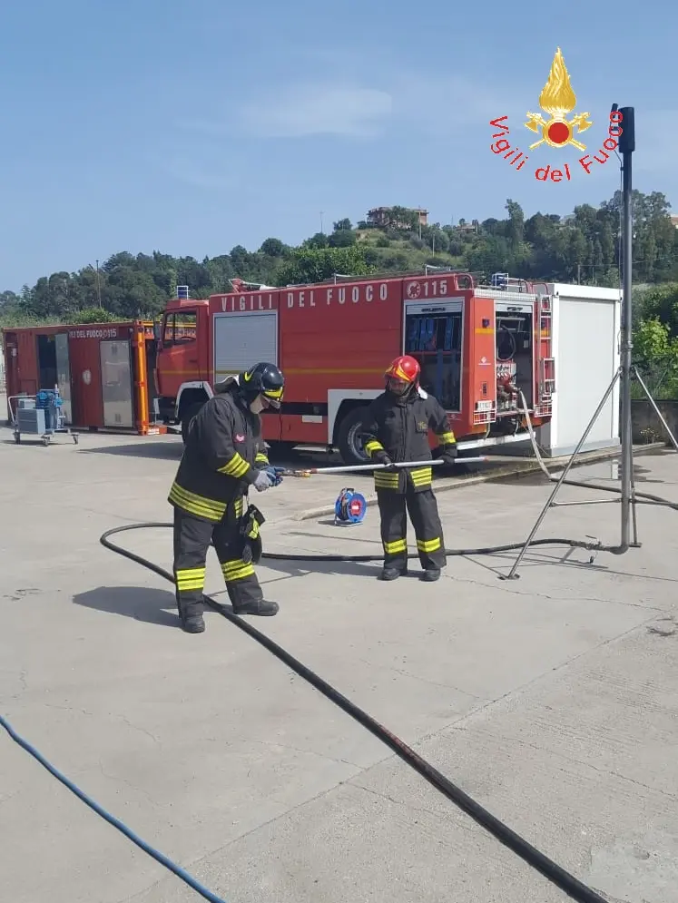 Catanzaro, i VVF sempre in esercitazione, intervento simulazione cisterna in fiamme