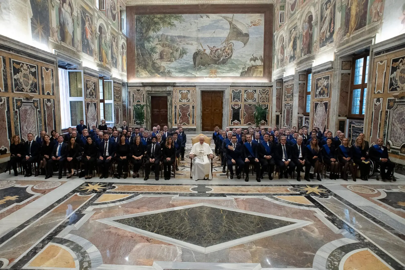 Il vicepresidente Antonio Montuoro stringe la mano al Santo Padre (Foto)