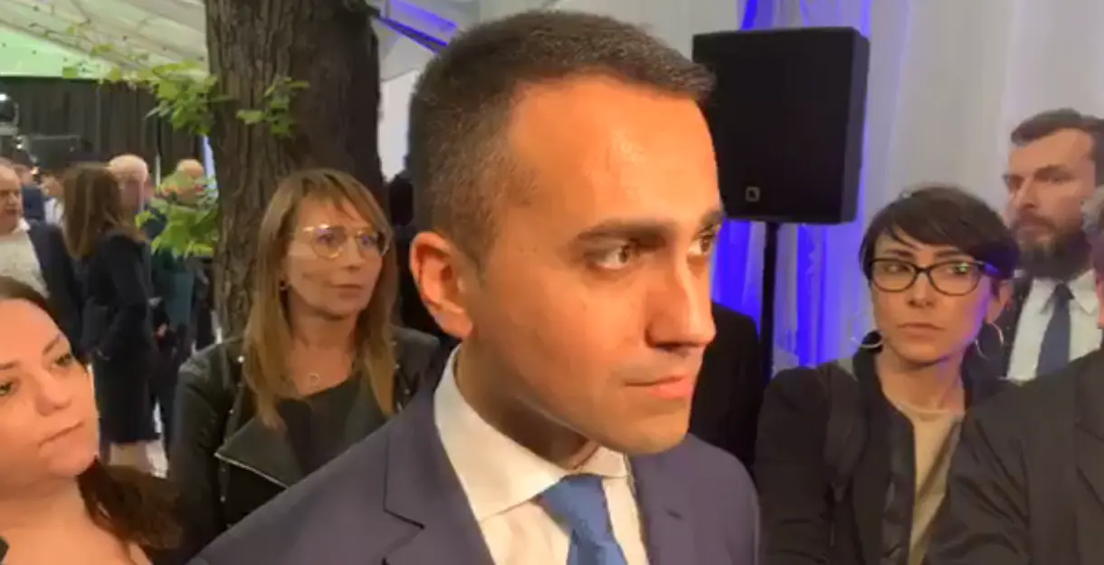 Di Maio, se qualcuno pensa zitti su corrotti sbaglia. (Video)