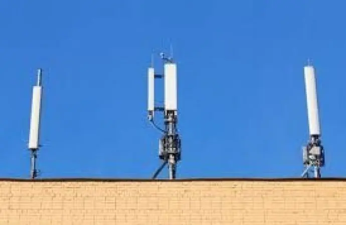 Alla compagnia telefonica occorre il consenso unanime per installare le antenne sul lastrico solare?