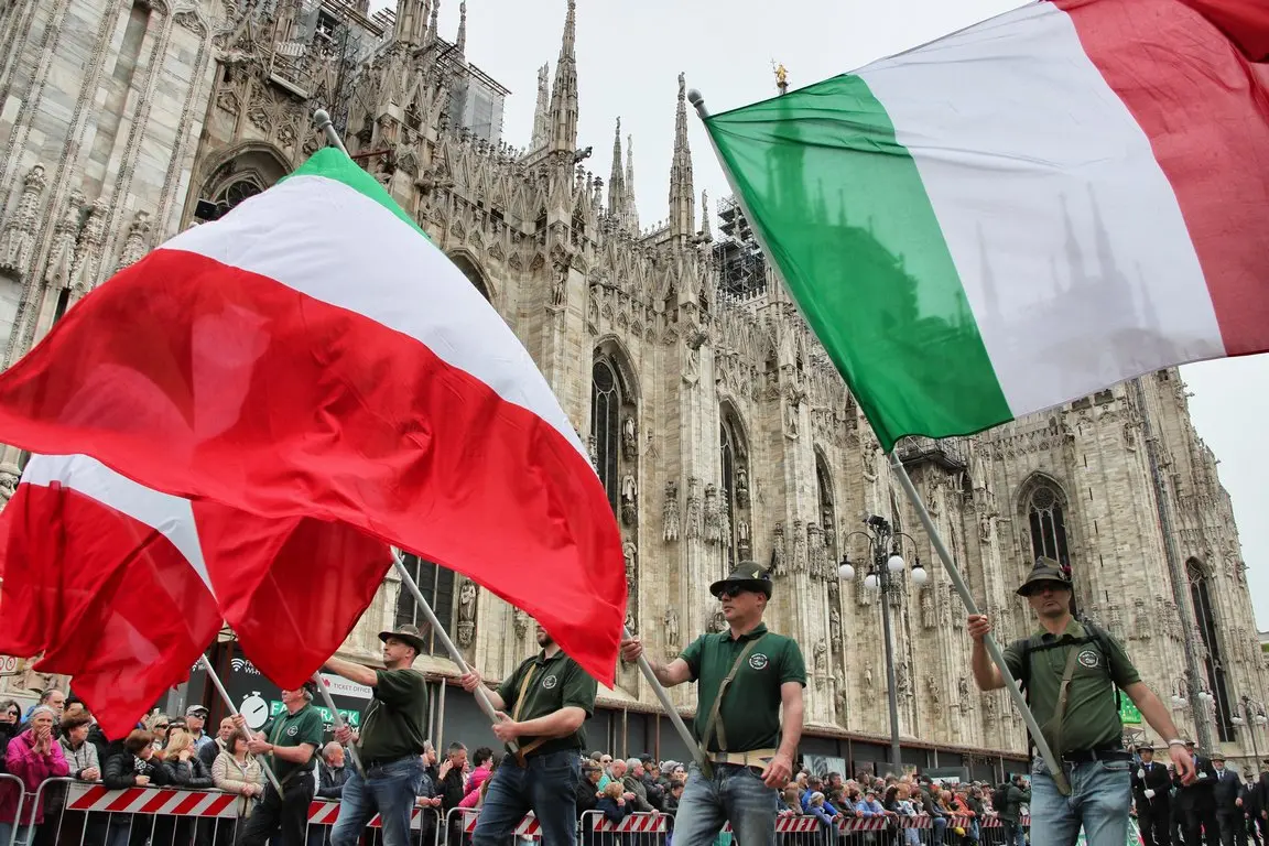 Adunata del centenario Alpini.  Gli applausi di Milano agli 80mila Alpini in sfilata