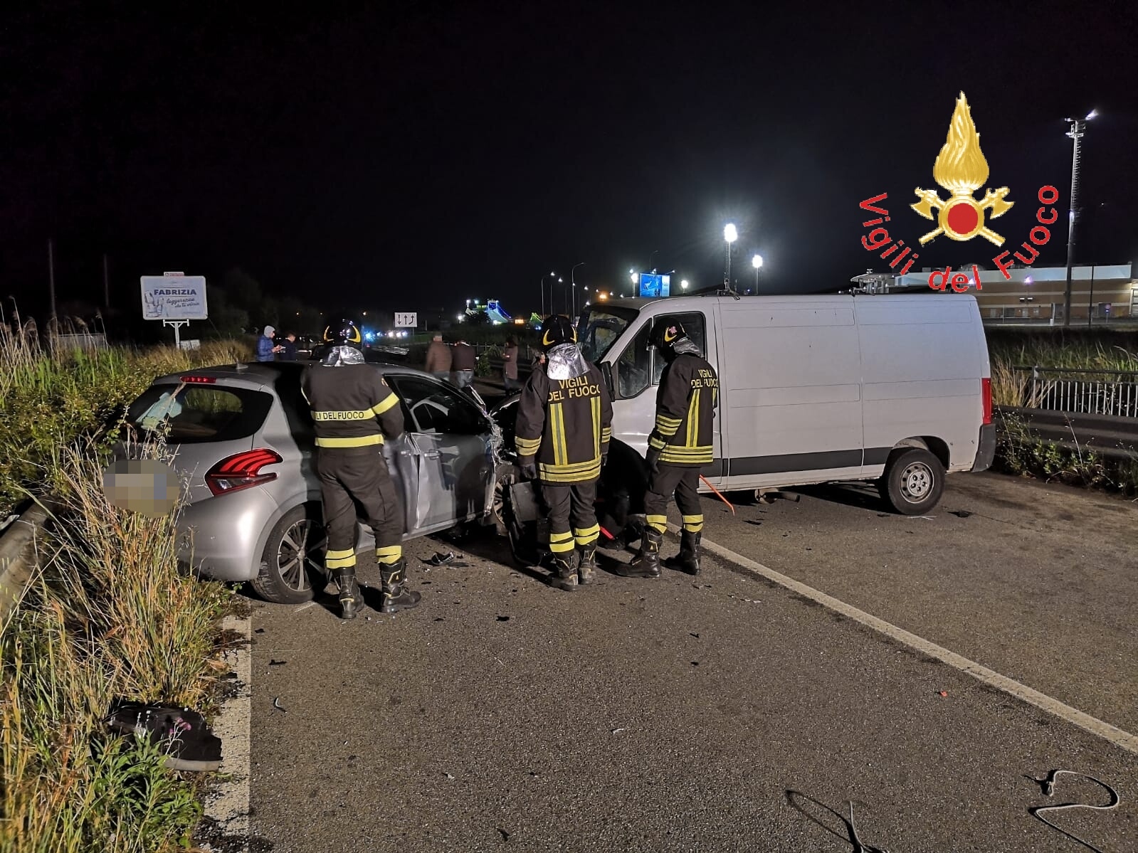 Catanzaro incidente stradale altezza Centro C. Le Fontane, intervento dei VVF, CC e Suem 118