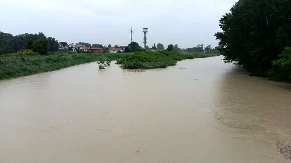 Maltempo: rompe un argine il fiume Montone nel Forlivese