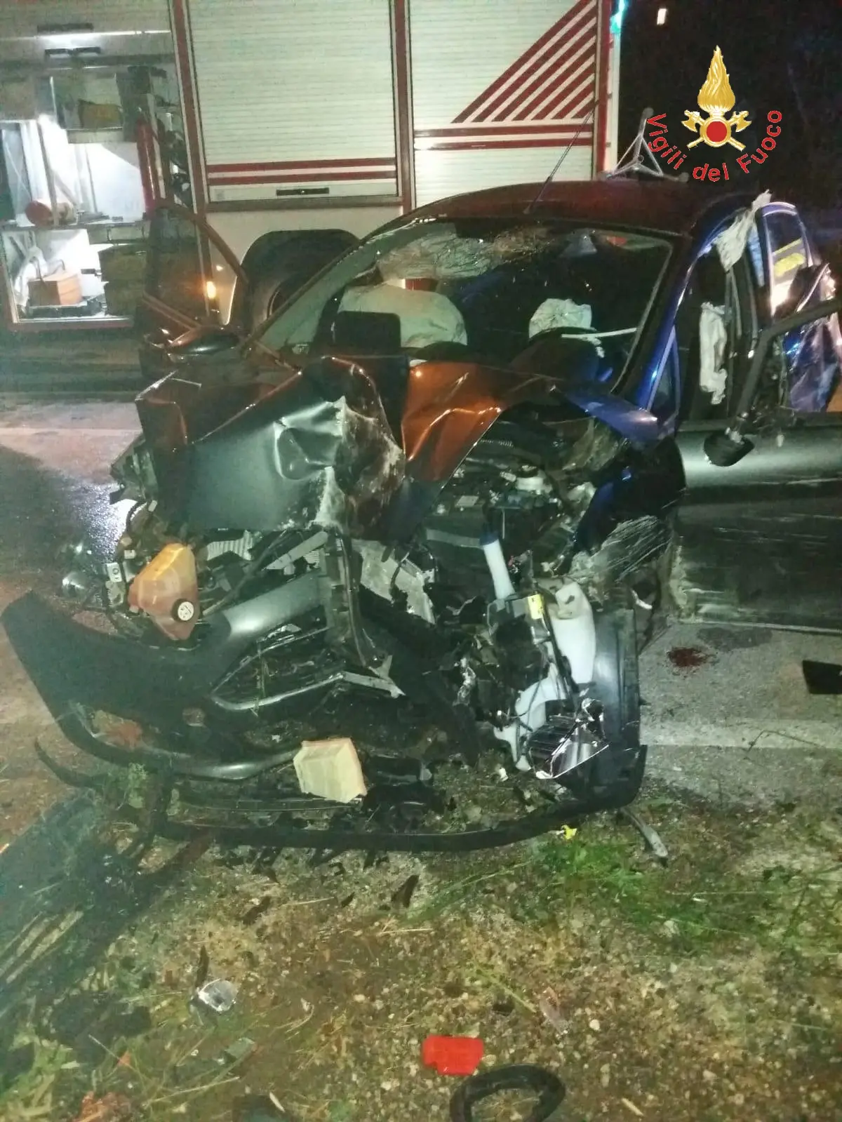 Gravissimo incidente nel catanzarese i VVF estraggono dalle lamiere il conducente