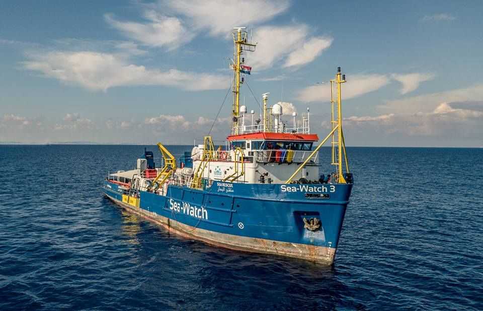 Migranti, altro appello dalla Sea Watch: “Ritirate il divieto di sbarco”. Ma il Viminale fa opposizi