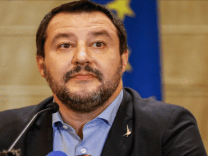 Salvini contestato in piazza a Lecce