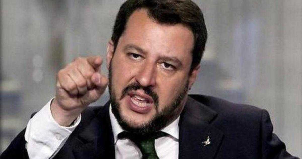 Salvini, "No, no, nooo... il governo non cade, ad attacchi M5S non rispondo