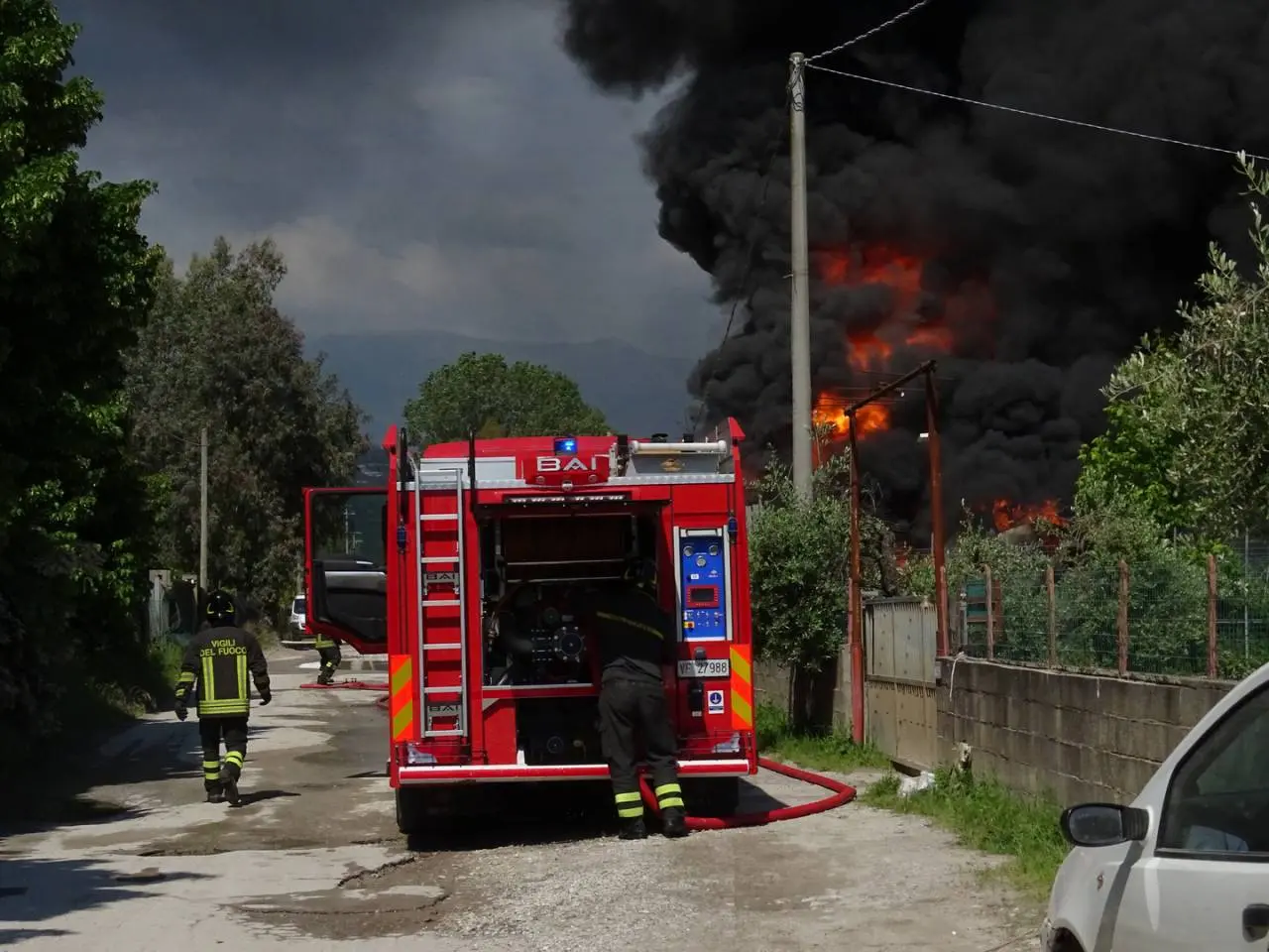 Incendio in rimessaggio barche, necessario e tempestivo intervento dei VVF