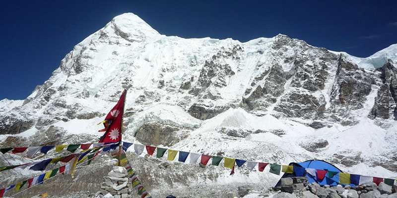 Everest, settimana drammatica sulla vetta più alta del mondo: morti 10 alpinisti