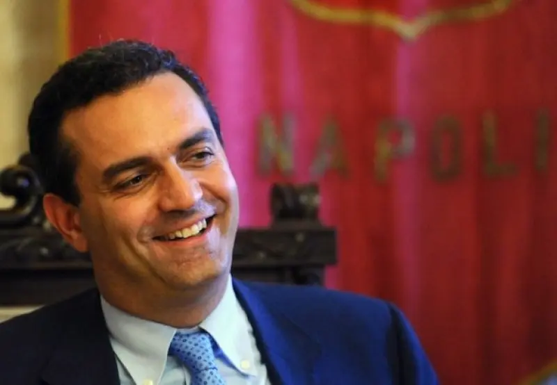 De Magistris, Accordo col M5s, Fico sindaco, io governatore
