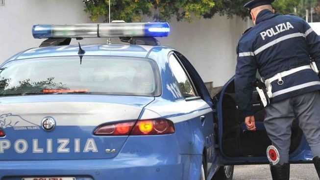 Picchiato con spranga per 2 euro, arrestati 5 giovani