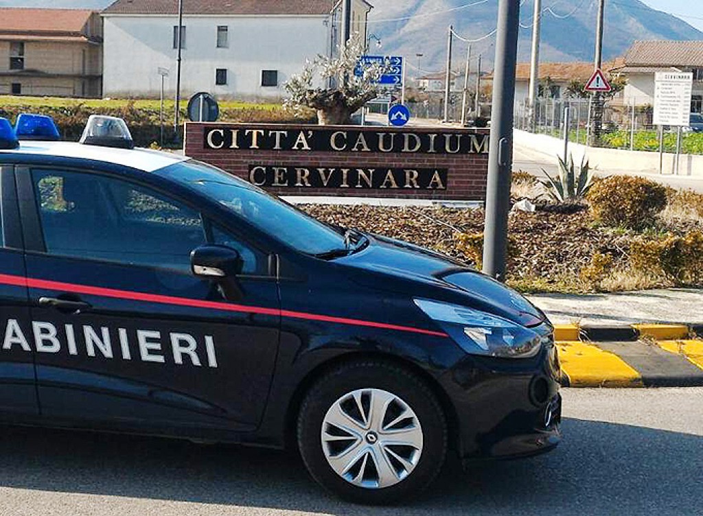 Avellino, picchia e prova a violentare donna incinta: è caccia all’aggressore