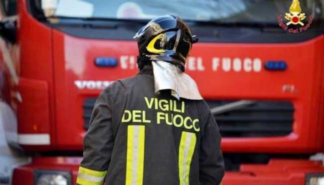 A Napoli fiamme su bus Ctp, intervento Municipale e dei VVf evita il peggio