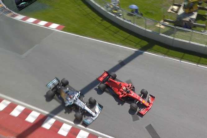 F1. Vettel taglia curva 5' secondi penalità i giudici regalano il primo posto a Hamilton