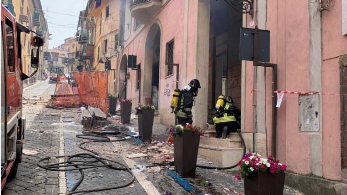 Terrore a Rocca di Papa: esplosione in palazzina. Bilancio 5 feriti in ospedale