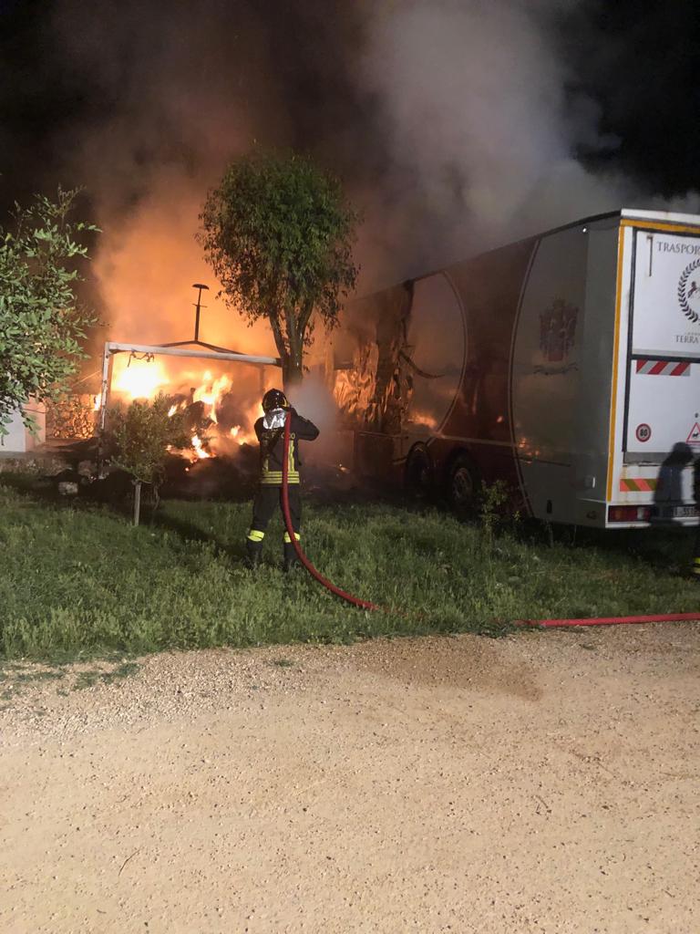 Taranto. Tragedia, esplode portellone camion, muore vigile del fuoco