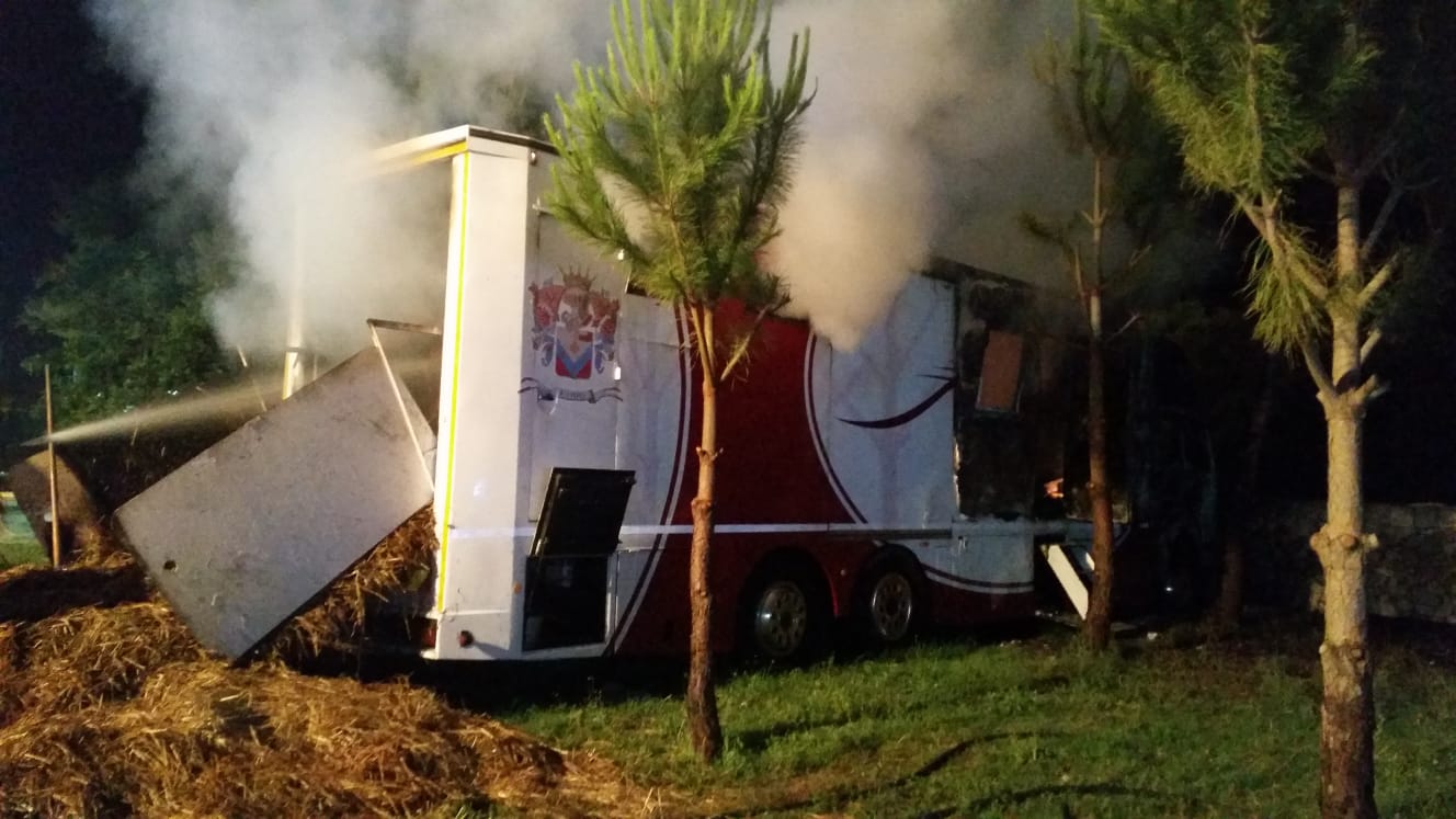 Taranto. Tragedia, esplode portellone camion, muore vigile del fuoco