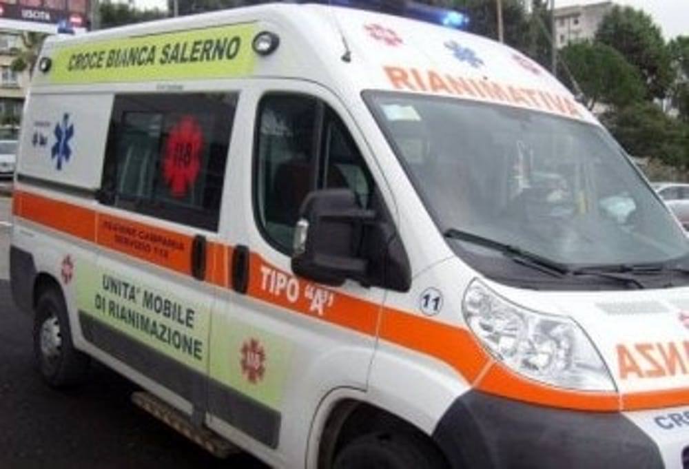 Incidenti stradali: scontro auto-furgone, un morto sull'A2