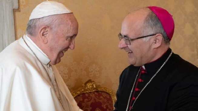 Papa Francesco: oggi a Camerino, striscioni, 'Santità le affidiamo futuro'