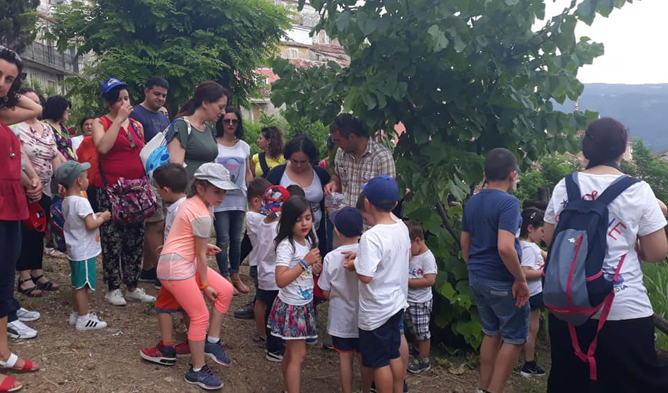 Tanti bambini invadano Sellia (CZ) per riscoprire la natura e la cultura. Foto