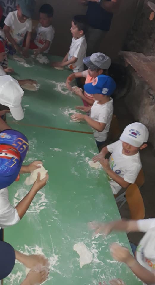 Tanti bambini invadano Sellia (CZ) per riscoprire la natura e la cultura. Foto