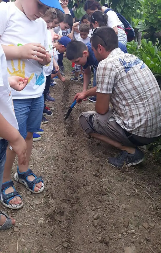 Tanti bambini invadano Sellia (CZ) per riscoprire la natura e la cultura. Foto