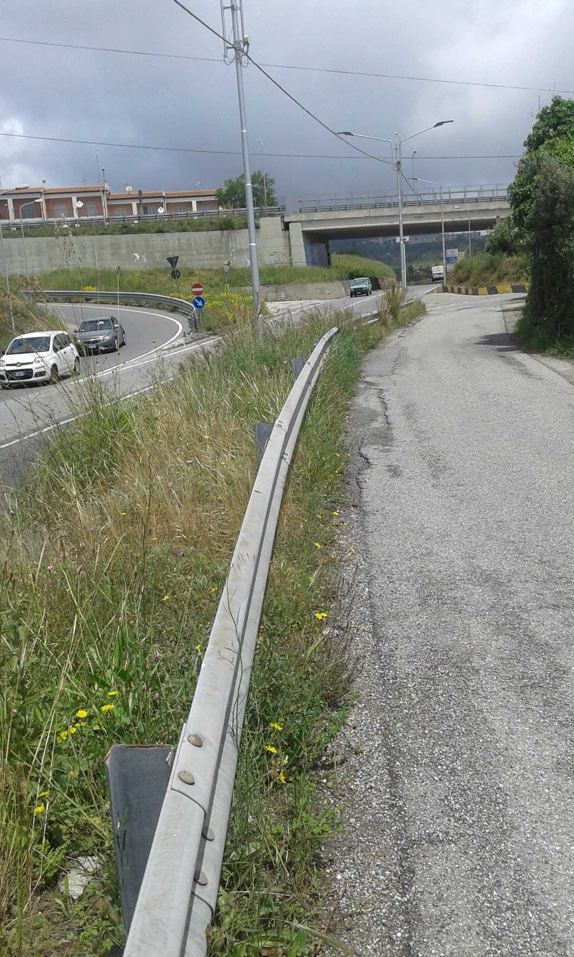 Catanzaro: cittadino denuncia degrado nel q.re Siano. Foto