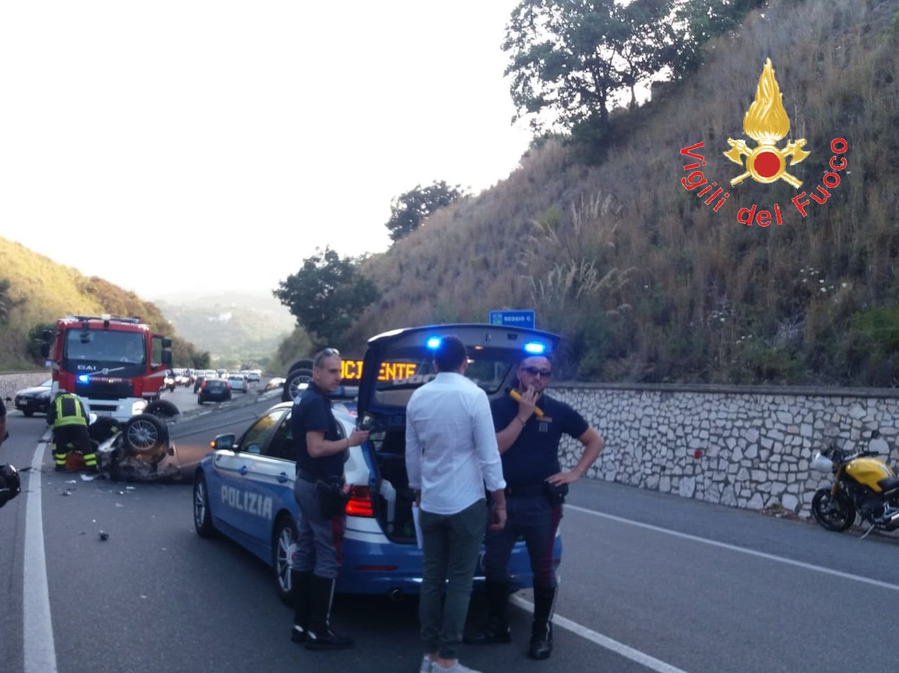 Incidente stradale. Caminia, SS106 bilancio 3 feriti. Intervento dei VVF, Ps e Suem 118