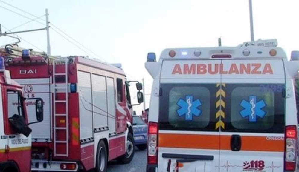 Crolla palazzina a Gorizia, si cercano tre persone sul posto i VVF