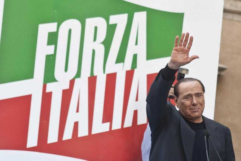 Svolta in Forza Italia: Berlusconi affida il partito a Toti e Carfagna