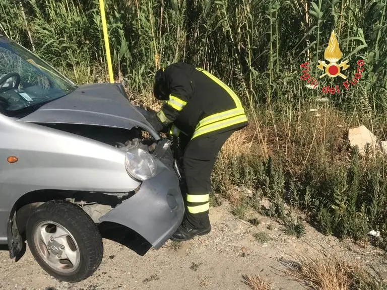 Catanzaro: incidente stradale sulla SS106, necessario l'intervento dei VVF e Suem118
