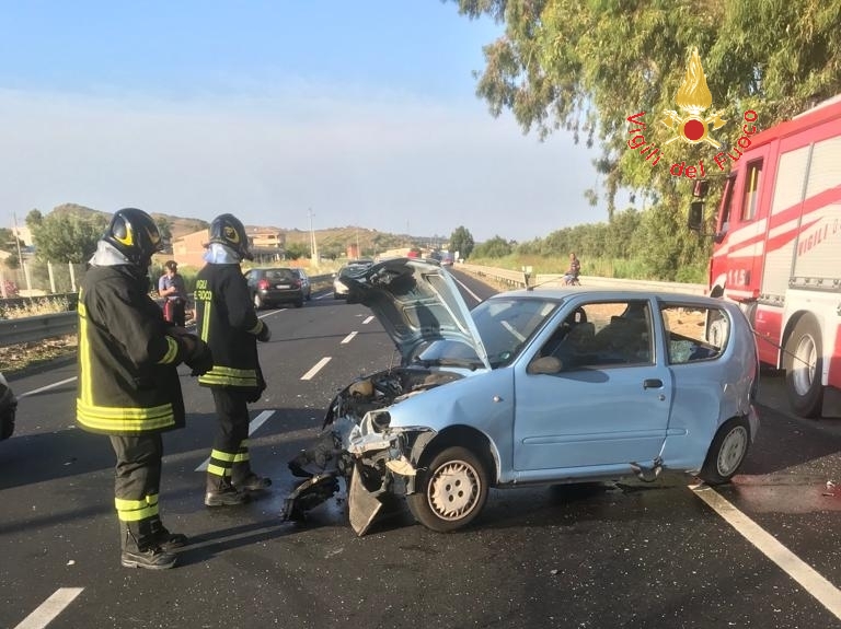 SS106 incidente stradale a Sellia Marina 4 auto coinvolte, 4 feriti sul posto i VVF e Suem 118