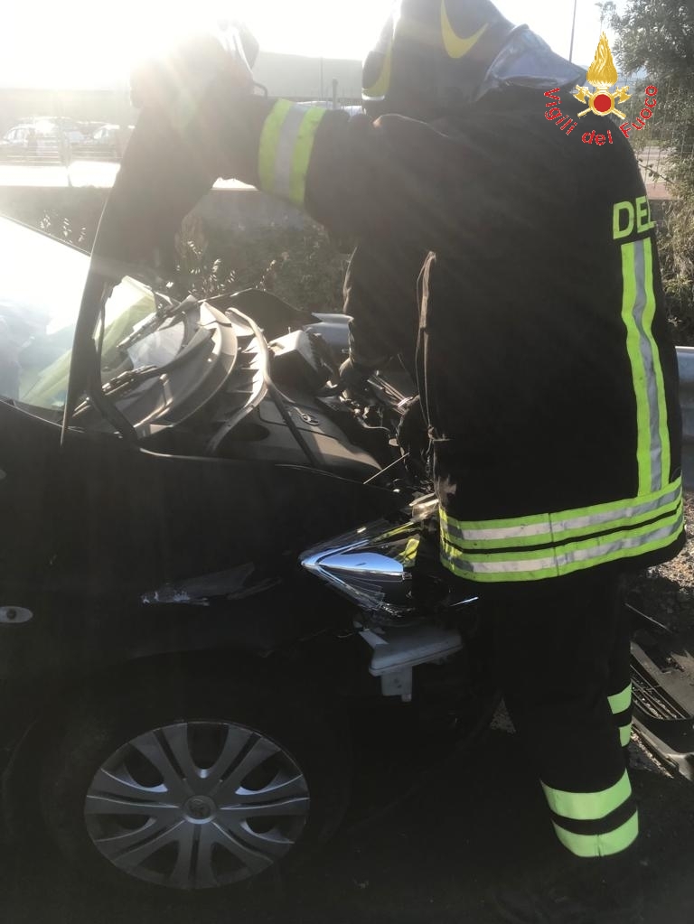 SS106 incidente stradale a Sellia Marina 4 auto coinvolte, 4 feriti sul posto i VVF e Suem 118
