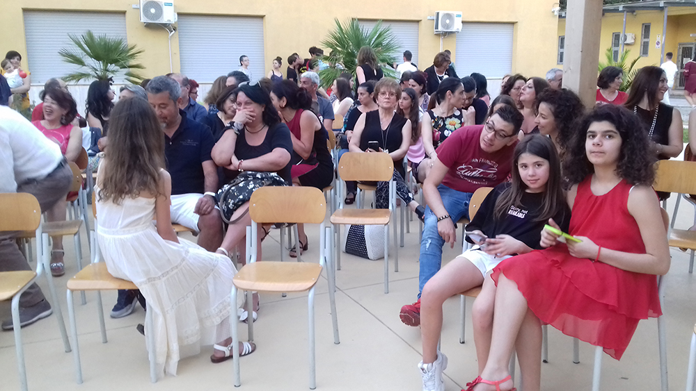 Presentato il cortometraggio “Abbracciami invece” al Polo Tecnologico di Lamezia Terme