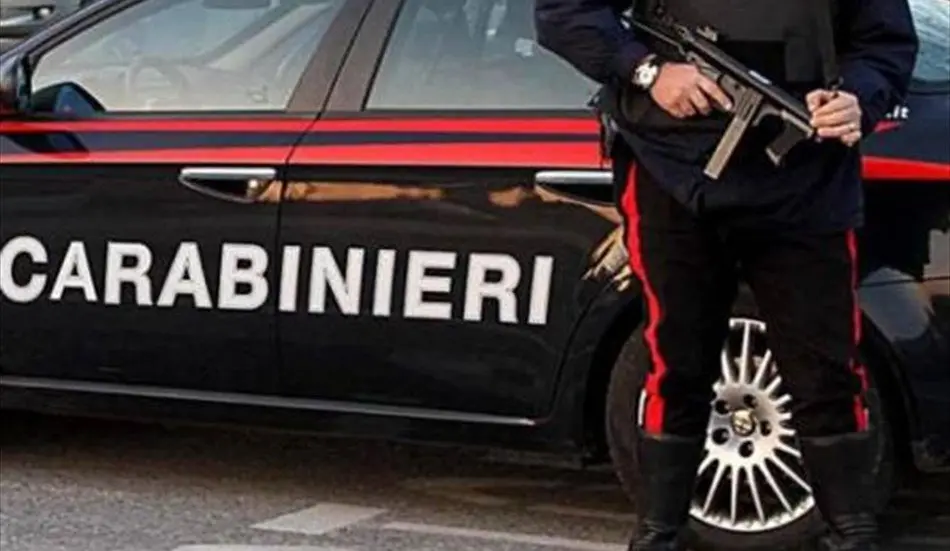 Sondrio, spara alla compagna perché lei vuole lasciarlo e scappa con la figlia: arrestato