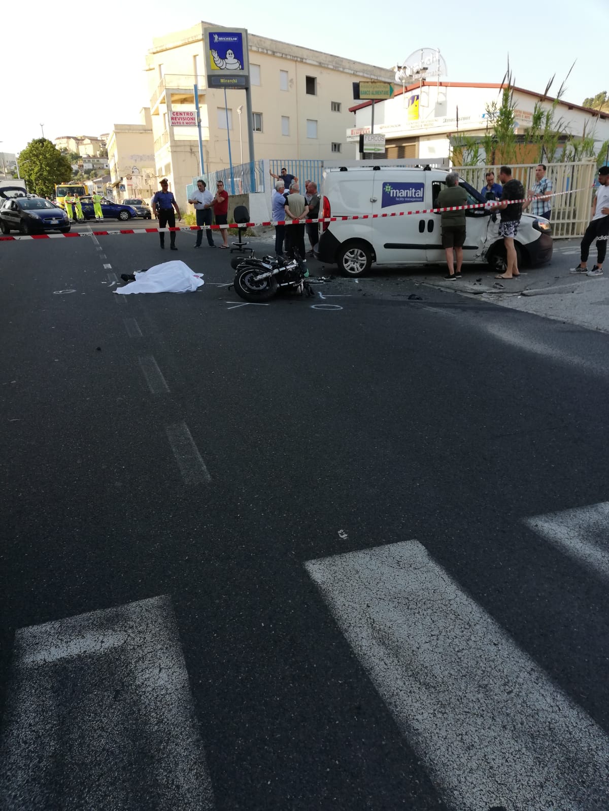 Catanzaro incidente mortale zona Sala, muore centauro (Foto)