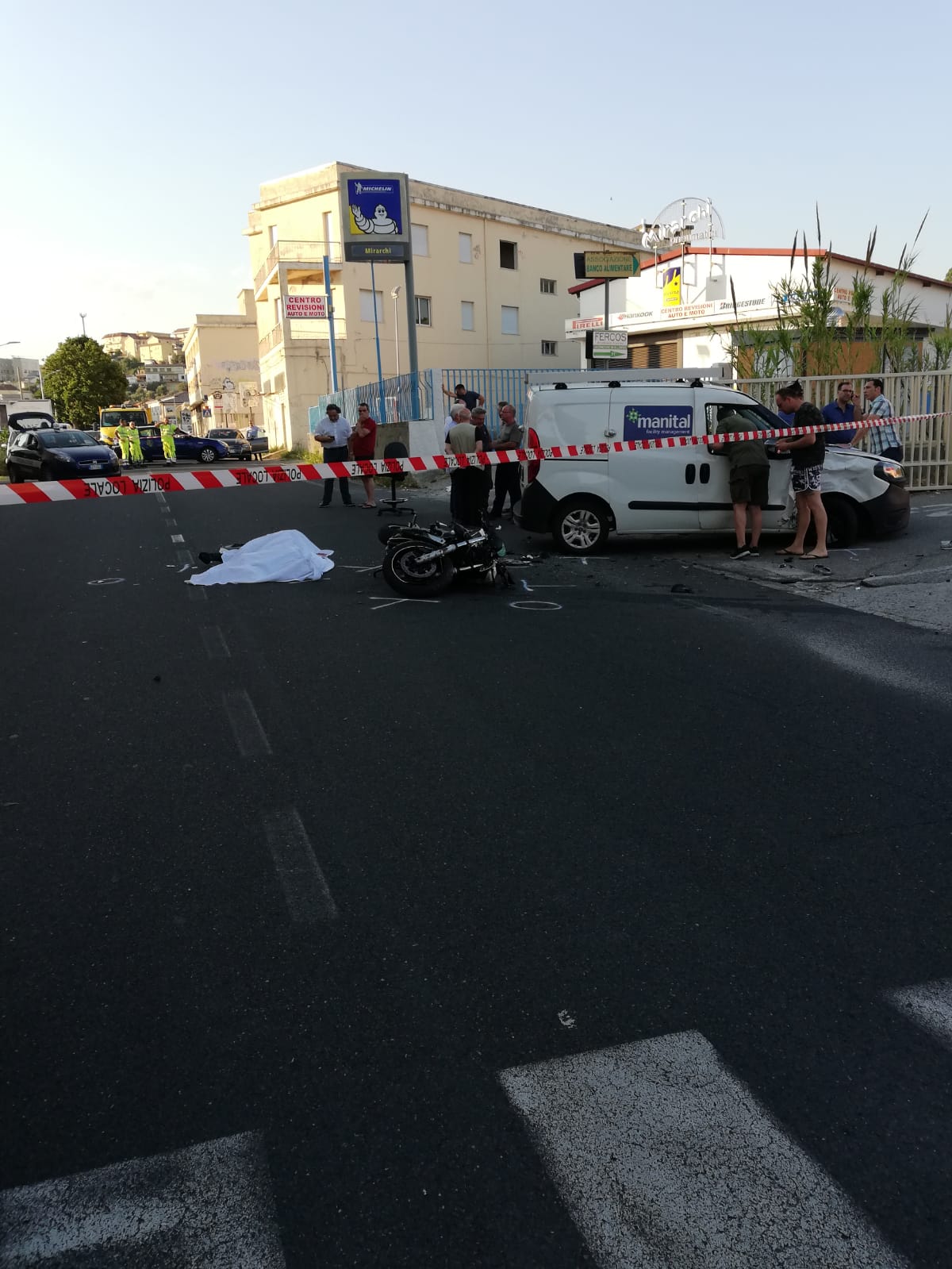 Catanzaro incidente mortale zona Sala, muore centauro (Foto)