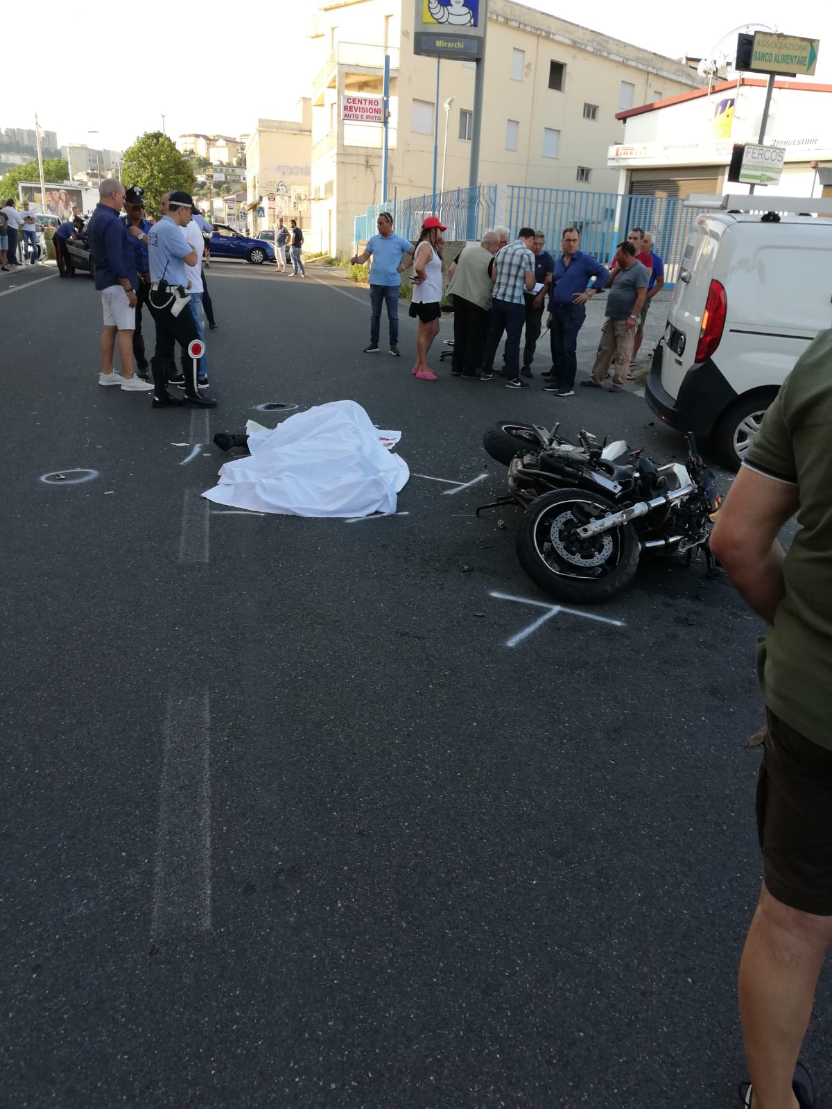 Catanzaro incidente mortale zona Sala, muore centauro (Foto)