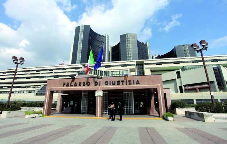 Corruzione: arrestato giudice tribunale Napoli. Misure anche per altre 4 persone