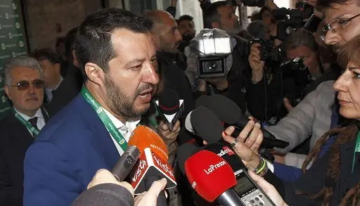 Sea Watch: Salvini, possiamo rispedire la signorina in Germania? O dobbiamo vederla fare shopping