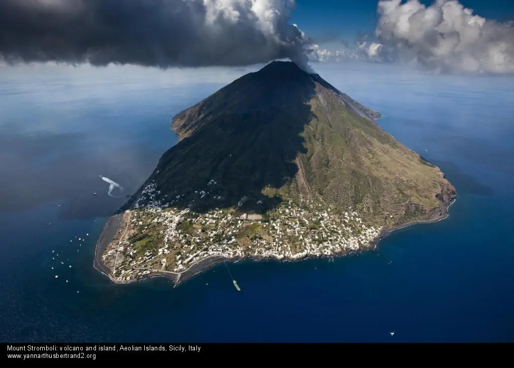 Lo Stromboli erutta, ore di panico sull'isola