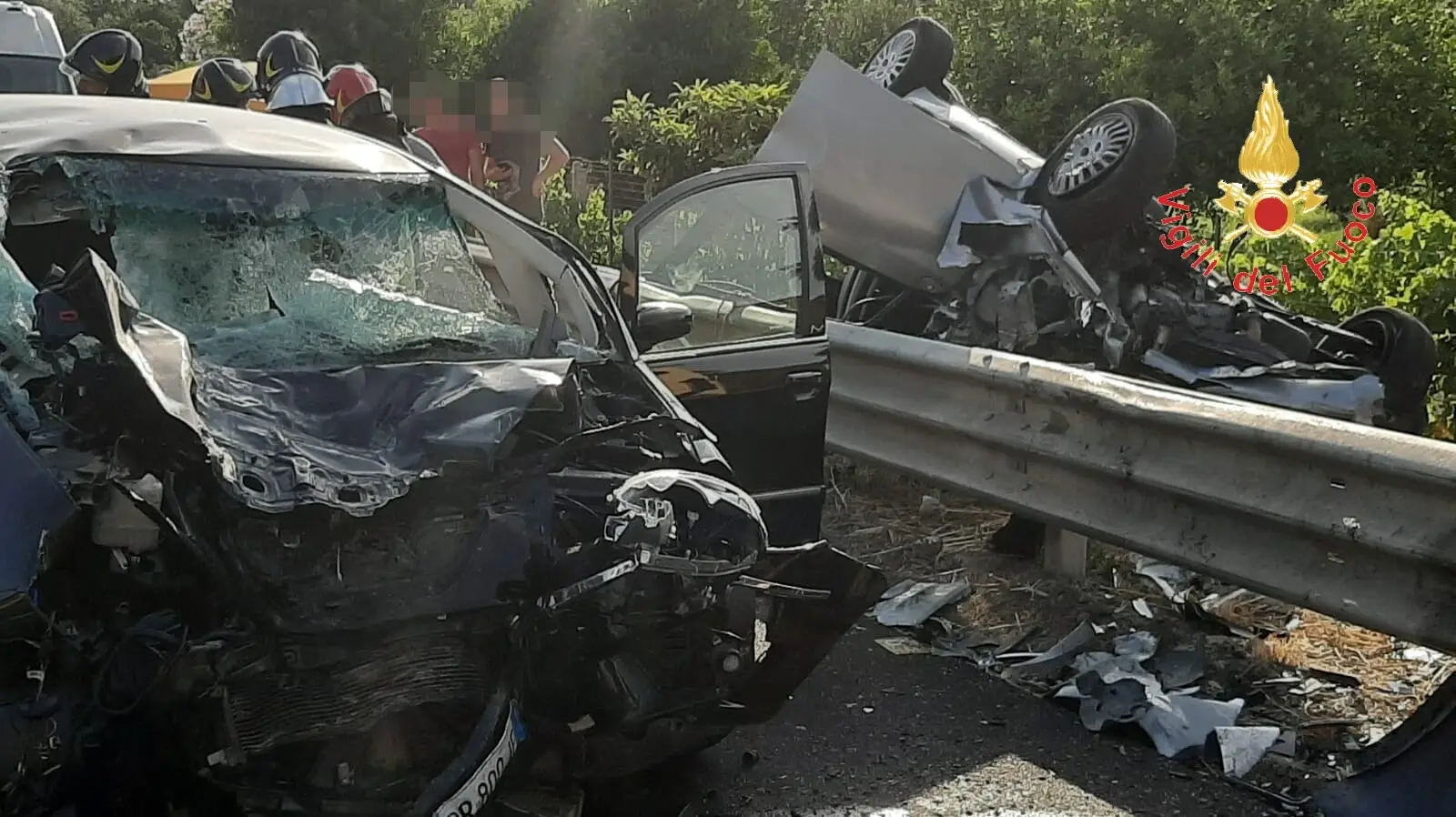 Cropani Marina: Bruttissimo incidente sulla SS106 intervento dell'elisoccorso VVF. Foto